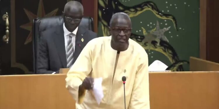 Sénégal -Oumar Cissé de Taxawou plaide pour la candidature de Ousmane Sonko, les députés de BBY quittent l’Hémicycle