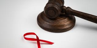 Transmission volontaire du VIH : “Nelly” échappe à la lourde peine et retrouve la liberté