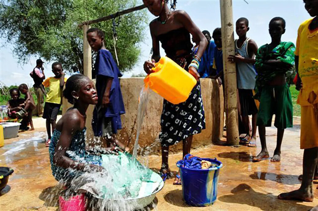 Accès à l’eau potable : le chef de l’Etat appelle à des mesures urgentes face aux difficultés dans plusieurs localités